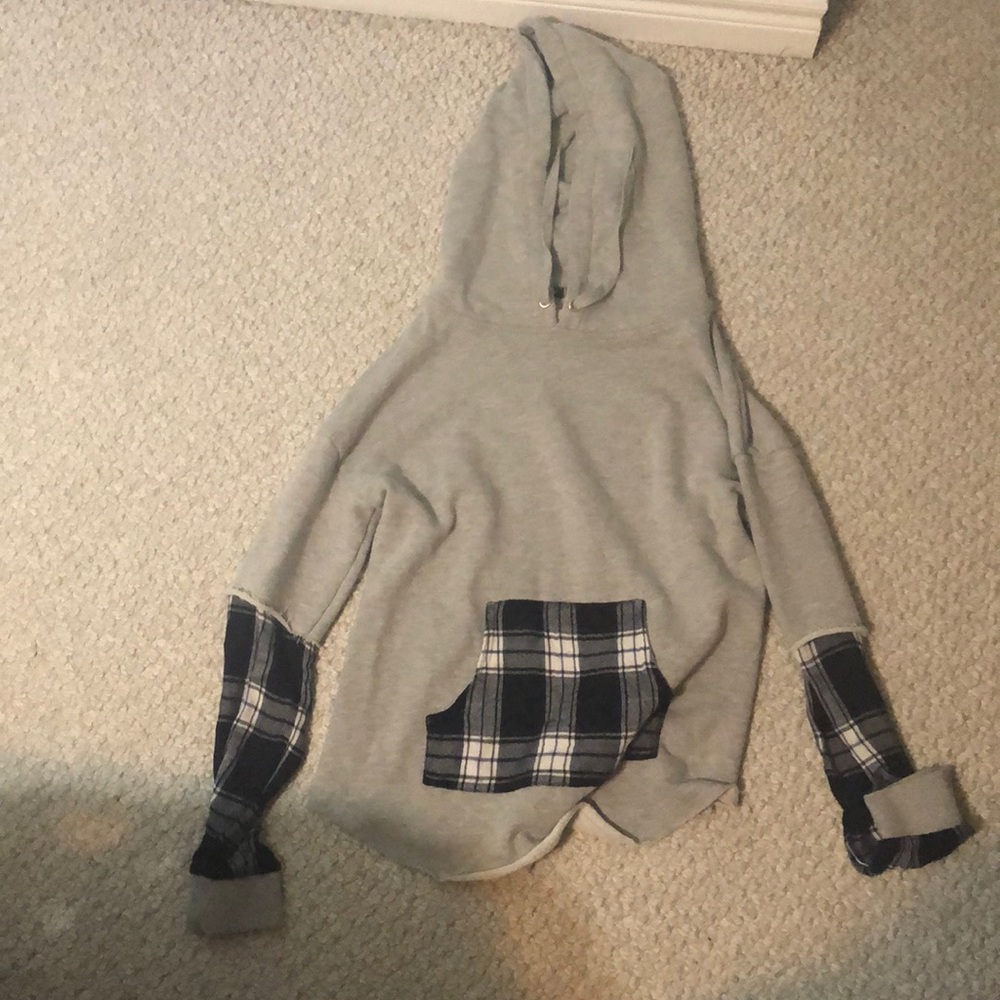 Comfy Sweater with plaid sleeves and pocket
